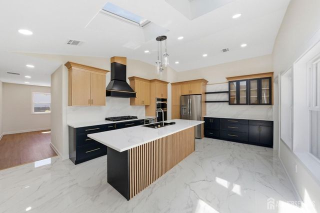 5 Miko Road, Edison, NJ 08817