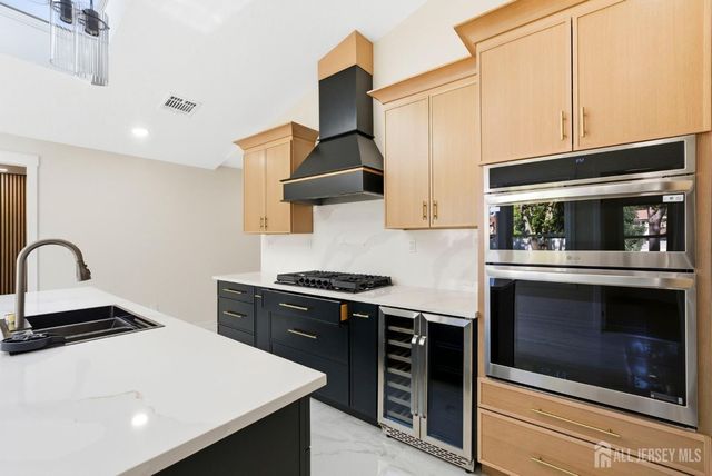 5 Miko Road, Edison, NJ 08817