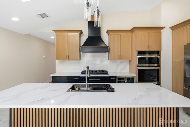 5 Miko Road, Edison, NJ 08817