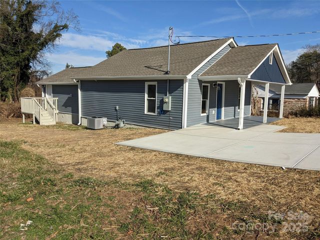 332 Arlington Circle NW, Lenoir, NC 28645