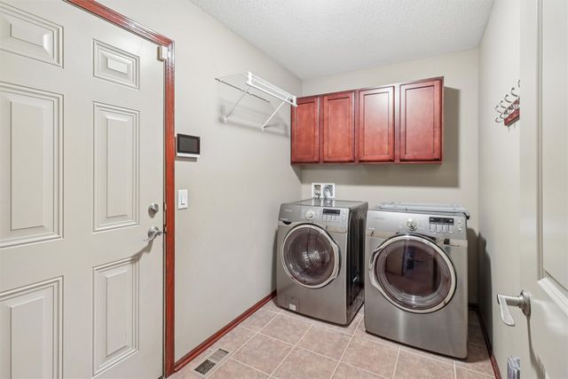 2105 6th Avenue SW, Altoona, IA 50009