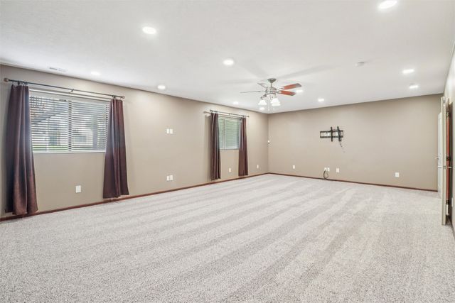 2105 6th Avenue SW, Altoona, IA 50009