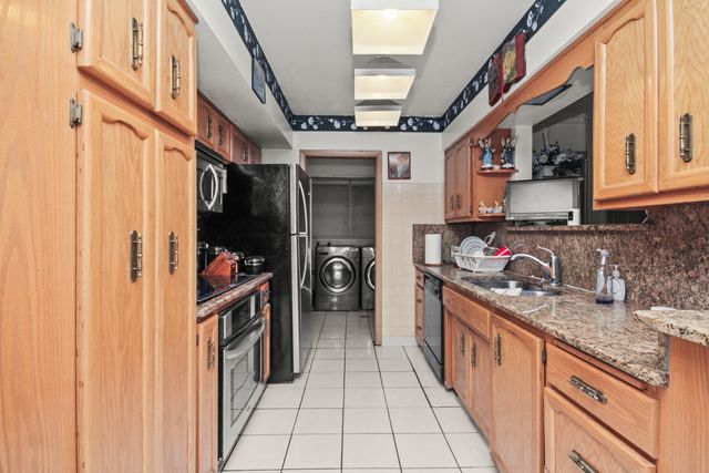 16255 Greenwood Avenue, South Holland, IL 60473