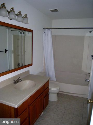 18010 BEACON HILL DR, Southampton, PA 18966