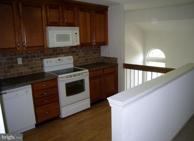 18010 BEACON HILL DR, Southampton, PA 18966