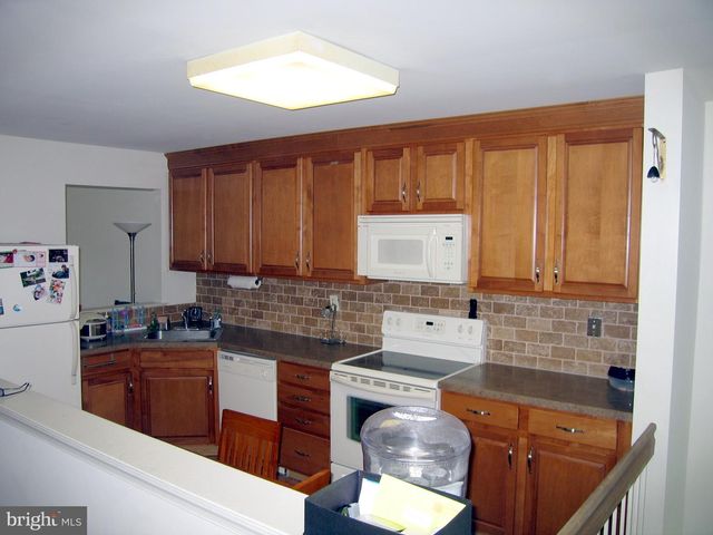 18010 BEACON HILL DR, Southampton, PA 18966