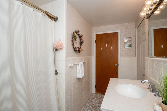 6 Janice Lane, Stoneham, MA 02180
