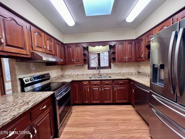 214 Snead Drive, Crossville, TN 38558