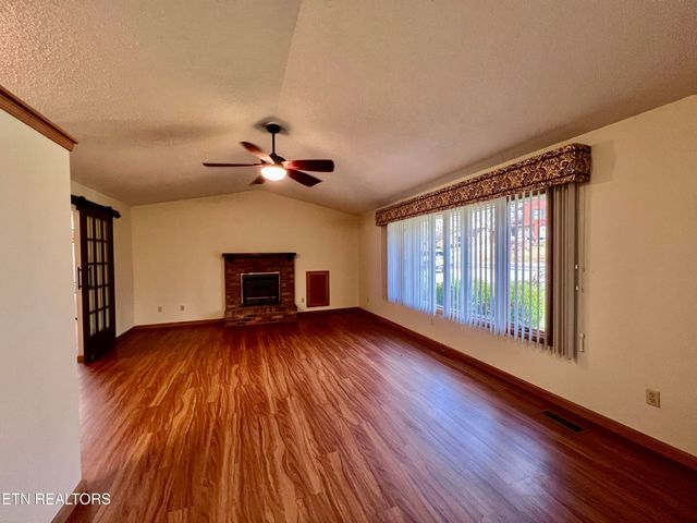 214 Snead Drive, Crossville, TN 38558