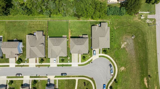 216 Jocelyn Dr, Cottontown, TN 37048