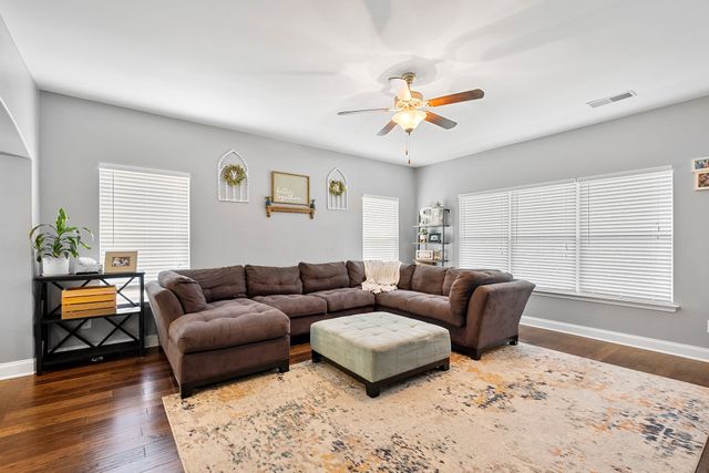 216 Jocelyn Dr, Cottontown, TN 37048