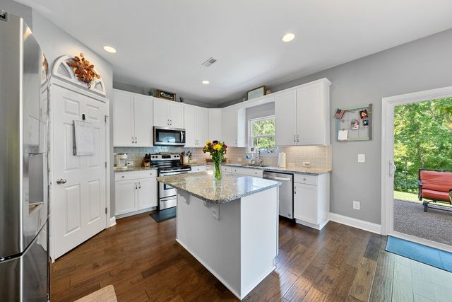 216 Jocelyn Dr, Cottontown, TN 37048