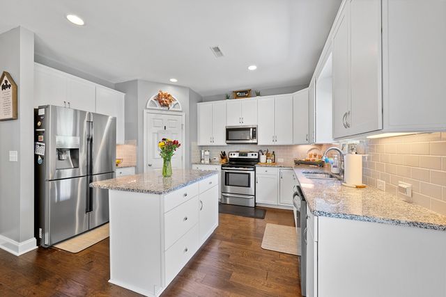 216 Jocelyn Dr, Cottontown, TN 37048