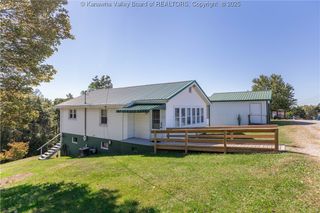 327 Kanawha View Road, Red House, WV 25168
