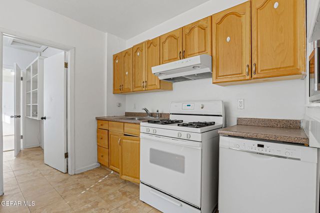 2327 E Yandell Drive, El Paso, TX 79903