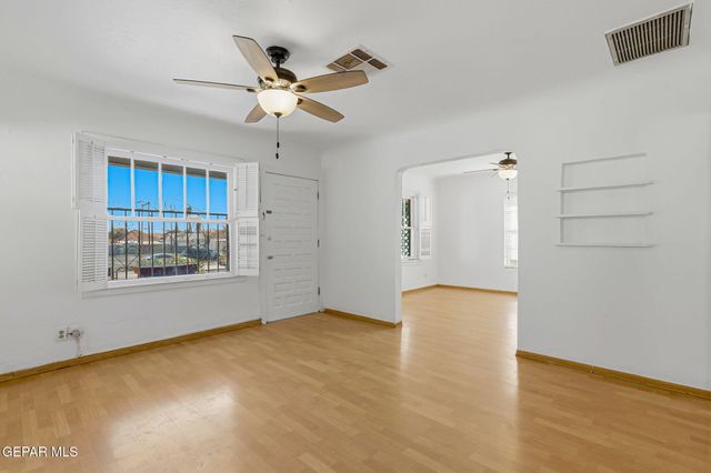 2327 E Yandell Drive, El Paso, TX 79903