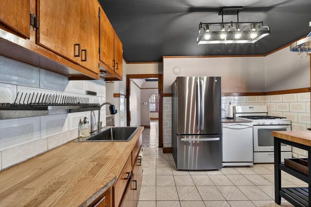 2363 S 11th STREET, Milwaukee, WI 53215