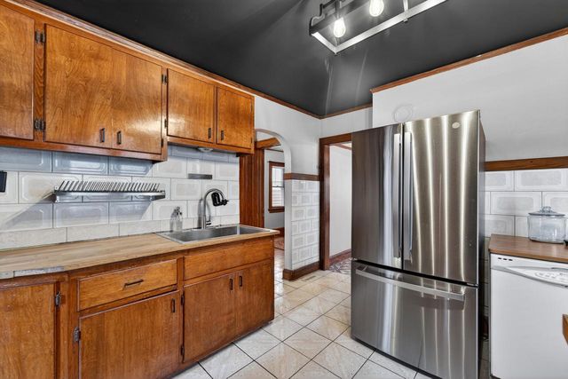 2363 S 11th STREET, Milwaukee, WI 53215