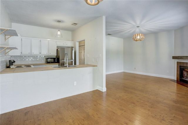 1610 Waterston Ave 7, Austin, TX 78703