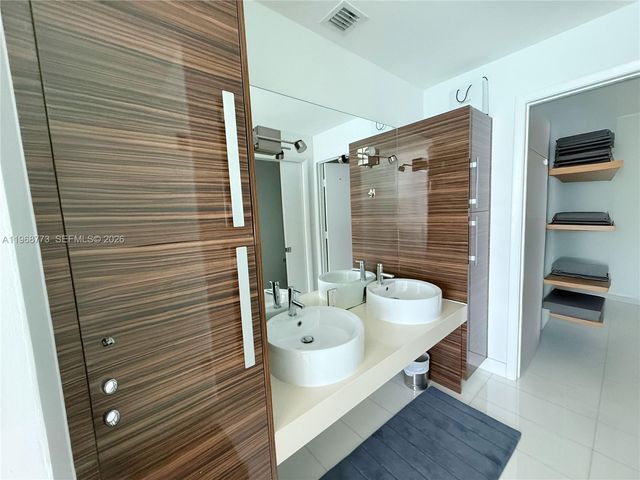 2020 N Bayshore Dr 3102, Miami, FL 33137