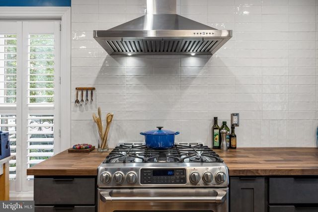 1063 W BARRE, Baltimore, MD 21230