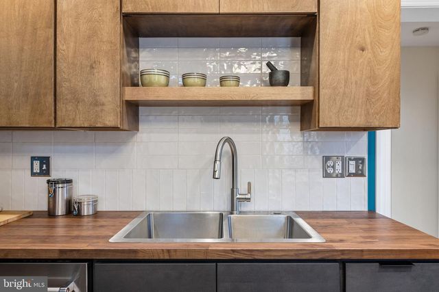 1063 W BARRE, Baltimore, MD 21230