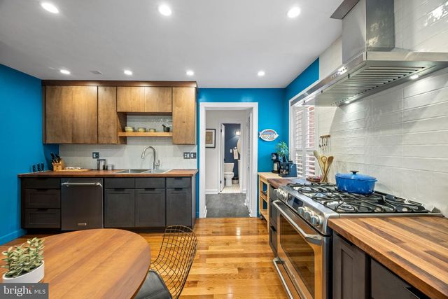 1063 W BARRE, Baltimore, MD 21230