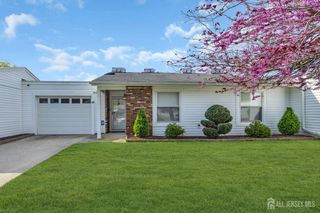 81-B Banyan Plaza, Monroe, NJ 08831