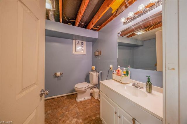 3902 Old Lexington Road, Winston-salem, NC 27107