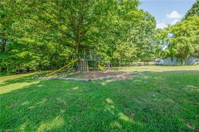 3902 Old Lexington Road, Winston-salem, NC 27107