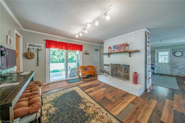 3902 Old Lexington Road, Winston-salem, NC 27107
