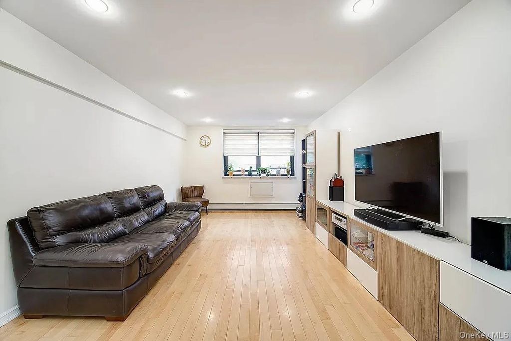 99-05 59th Avenue 2A, Corona, NY 11368 — photo 3