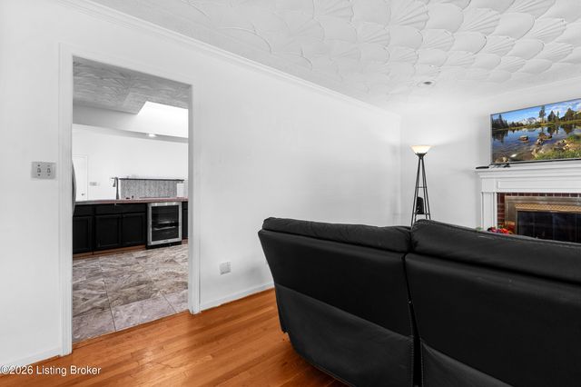 4524 Sandhill Rd, Louisville, KY 40219