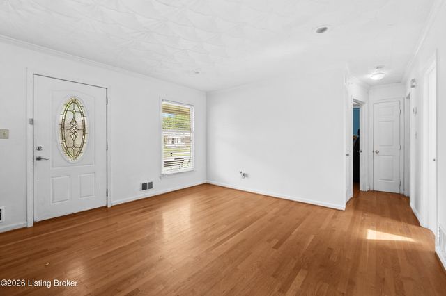 4524 Sandhill Rd, Louisville, KY 40219