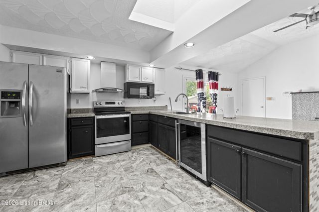 4524 Sandhill Rd, Louisville, KY 40219