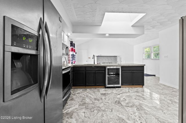 4524 Sandhill Rd, Louisville, KY 40219