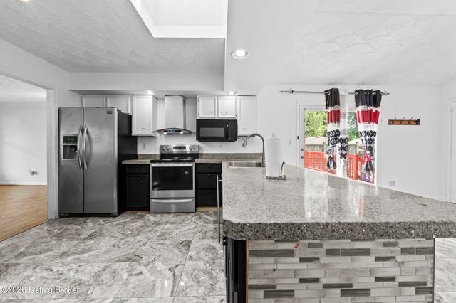 4524 Sandhill Rd, Louisville, KY 40219