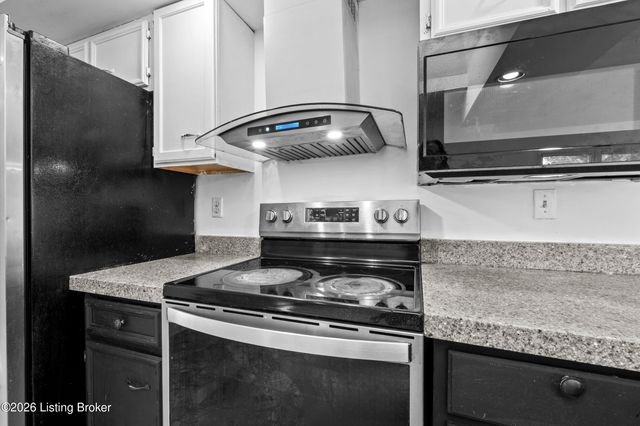 4524 Sandhill Rd, Louisville, KY 40219