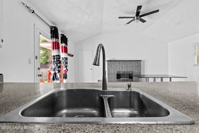 4524 Sandhill Rd, Louisville, KY 40219