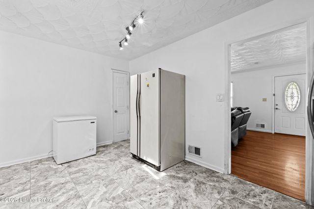 4524 Sandhill Rd, Louisville, KY 40219