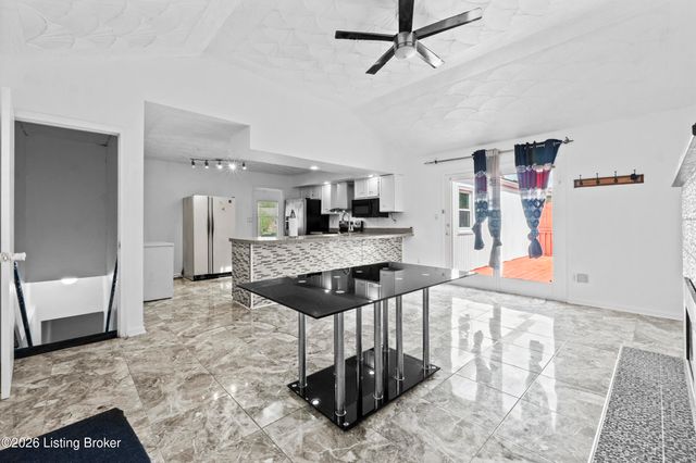 4524 Sandhill Rd, Louisville, KY 40219