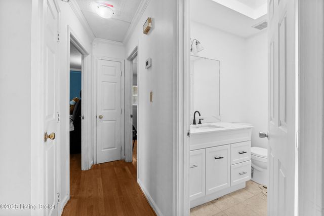 4524 Sandhill Rd, Louisville, KY 40219