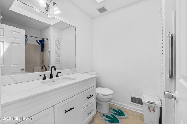 4524 Sandhill Rd, Louisville, KY 40219