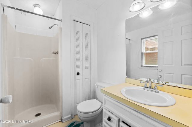 4524 Sandhill Rd, Louisville, KY 40219