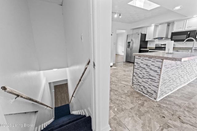 4524 Sandhill Rd, Louisville, KY 40219