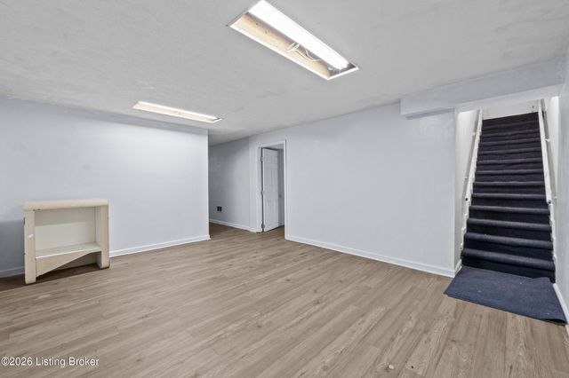 4524 Sandhill Rd, Louisville, KY 40219