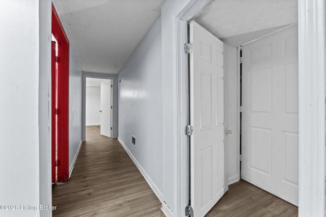 4524 Sandhill Rd, Louisville, KY 40219