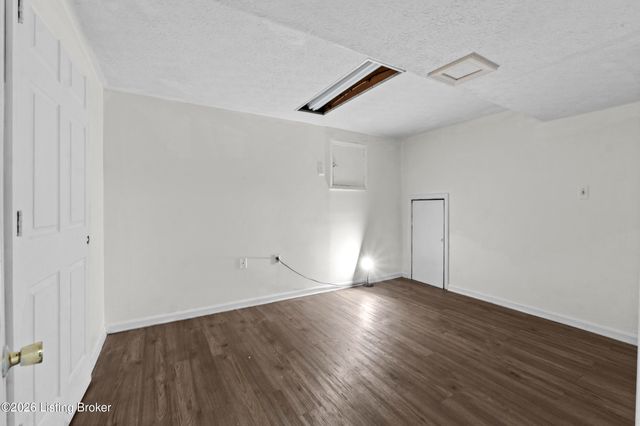 4524 Sandhill Rd, Louisville, KY 40219