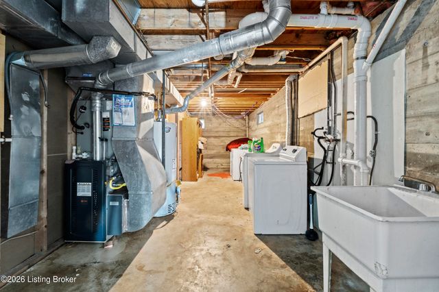 4524 Sandhill Rd, Louisville, KY 40219