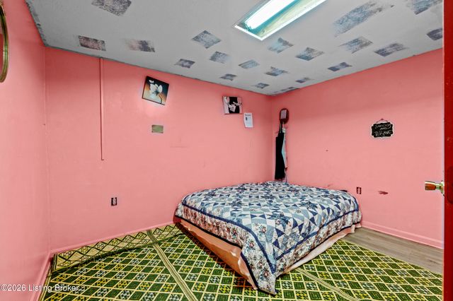 4524 Sandhill Rd, Louisville, KY 40219